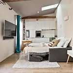 Eiffel Tower & Champ De Mars - 1Br - Cityapartmentstay