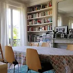 Cosy Apartment In Paris Center