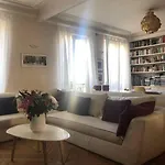 Cosy Apartment In Paris Center