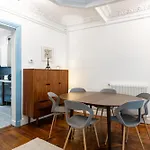 Stylish 2-Bedroom Apartment Near The Famous Moulin Rouge