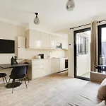 Pick A Flat\'S Apartment In Monrmartre - Rue Lepic