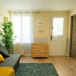 Beautiful Yellow Apartment Near Marais And Bastille