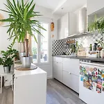 Beautiful And Bright Studio Near Belleville