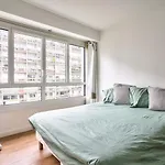 Guestready - Apt Confortable Avec Terrasse Au 18E