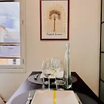 Cosy Place Entre L\'Arc De Triomphe Et Les Champs-Elysees
