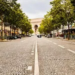 Cosy Place Entre L\'Arc De Triomphe Et Les Champs-Elysees