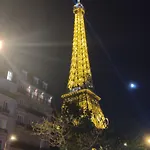 Eiffel Edge Escape 30 M From Eiffel Tower