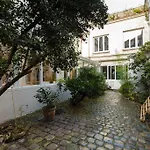 Charming Studio In A Courtyard In Paris