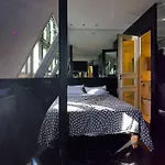 Studio De Luxe