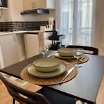 Superb And Elegant Apartment In Paris\' Heart