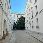 Superb And Elegant Apartment In Paris\' Heart