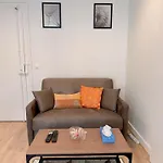Superb And Elegant Apartment In Paris\' Heart