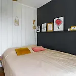 Contemporary 1Bd Apartment Hopital Saint Louis