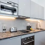 Intimate Apartment - 1Br-4P - Republique