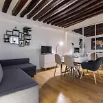 Cosy Home In The Heart Of Paris