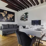 Cosy Home In The Heart Of Paris