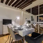 Cosy Home In The Heart Of Paris