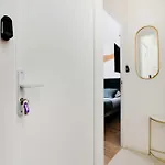Cosy Cocoon For 2P With A-C - Near Montmartre