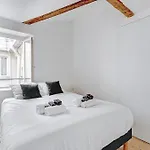 124-Luminous Apartment Near Republique