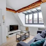 124-Luminous Apartment Near Republique