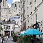 Montmartre Bright & Quiet