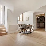 Stylish Flat In The Heart Of The City