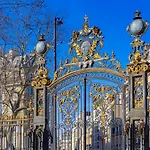 Chic Monceau Retreat