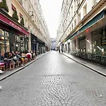 Cozy Studio In The Heart Of Paris