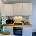 Suite Moderne Au Coeur Du 8E
