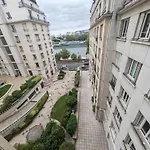 View Sur La Seine