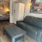 Ancien Atelier Parisien Grand 2 Pieces