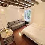 Cozy Apartment Near Marais On Rue Trousseau