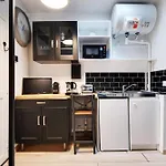 Comfortable Studio Porte-Dauphine