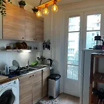 Un Charmant Appartement A Cote De La Cite Florale