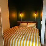 Un Charmant Appartement A Cote De La Cite Florale