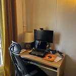 Un Charmant Appartement A Cote De La Cite Florale
