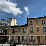 Un Charmant Appartement A Cote De La Cite Florale