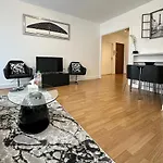 Champs Elysees Apartment 4