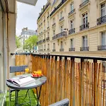 St Germain & Le Bon Marche With Balcony - Cityapartmentstay