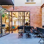 Fraternity-Hotel