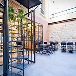 Fraternity-Hotel
