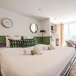 Cosy Flats- Notre Dame