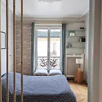 Appartement Typiquement Parisien Proche De Gare Du Nord