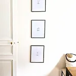Appartement Typiquement Parisien Proche De Gare Du Nord