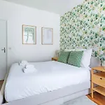 Appartement Colore Et Lumineux A Paris