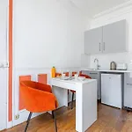 Appartement Colore Et Lumineux A Paris