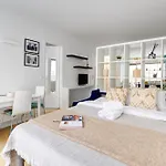 St Germain & Le Bon Marche With Balcony - Cityapartmentstay