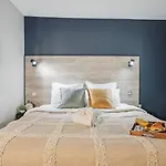 Bnbnook - Stay In Paris\' Heart - Eiffel Tower