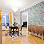 Charmant Appartement Arc De Triomphe Free Netflix