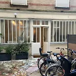 Calm & Charming Atelier In Paris